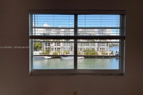 Снять в аренду кондоминиум в Майами-Бич, Флорида 1 спальня, 69.21м2, № 1992398 - фото 6