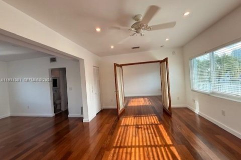 Снять в аренду кондоминиум в Майами-Бич, Флорида 1 спальня, 69.21м2, № 1992398 - фото 4