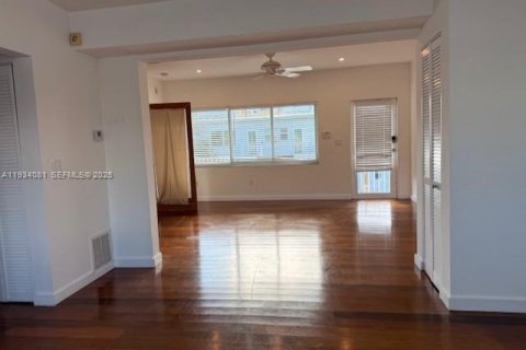 Снять в аренду кондоминиум в Майами-Бич, Флорида 1 спальня, 69.21м2, № 1992398 - фото 2