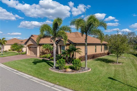House in Winter Haven, Florida 3 bedrooms, 257.62 sq.m. № 1901832 - photo 2