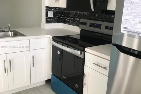 Condo in Miami, Florida, 2 bedrooms  № 2088861 - photo 6