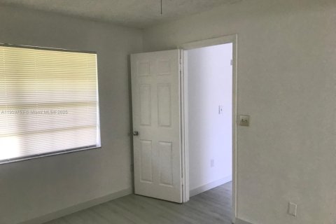 Condo in Miami, Florida, 2 bedrooms  № 2088861 - photo 14