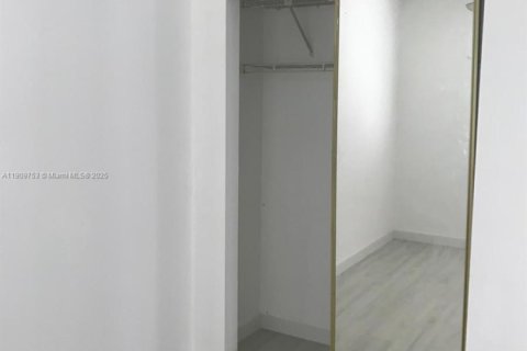 Condo in Miami, Florida, 2 bedrooms  № 2088861 - photo 13