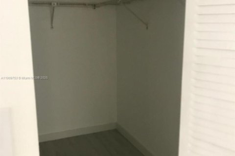 Condo in Miami, Florida, 2 bedrooms  № 2088861 - photo 15
