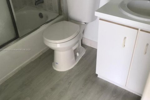 Condo in Miami, Florida, 2 bedrooms  № 2088861 - photo 10