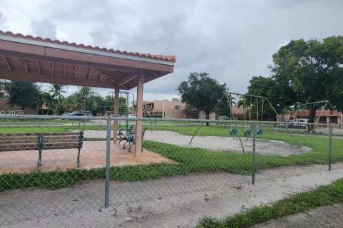 Adosado en alquiler en Davie, Florida, 3 dormitorios, 155.15 m2 № 2024931 - foto 2