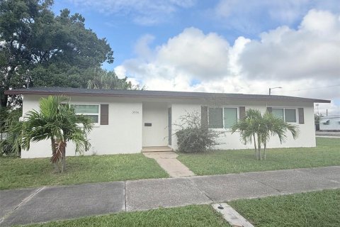 House in Saint Petersburg, Florida 2 bedrooms, 73.02 sq.m. № 2277593