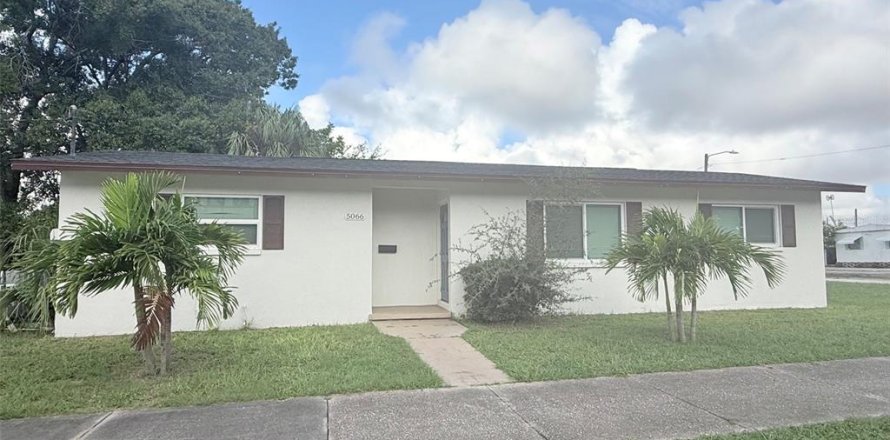 Casa en Saint Petersburg, Florida 2 dormitorios, 73.02 m2 № 2277593