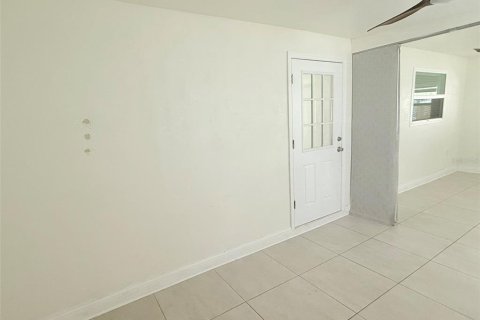 Casa en alquiler en Saint Petersburg, Florida, 2 dormitorios, 73.02 m2 № 2277593 - foto 3