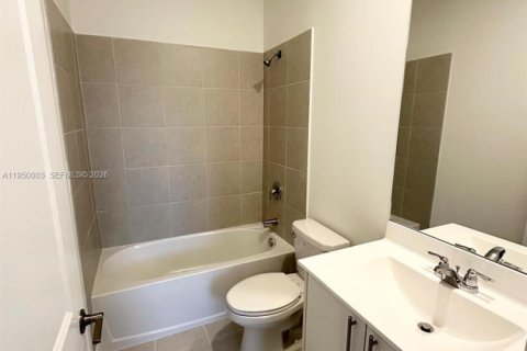 Townhouse in Homestead, Florida 3 bedrooms, 131.36 sq.m. № 2005845 - photo 15