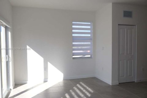 Townhouse in Homestead, Florida 3 bedrooms, 131.36 sq.m. № 2005845 - photo 8