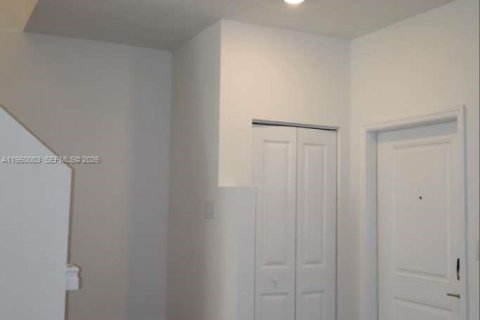 Townhouse in Homestead, Florida 3 bedrooms, 131.36 sq.m. № 2005845 - photo 10