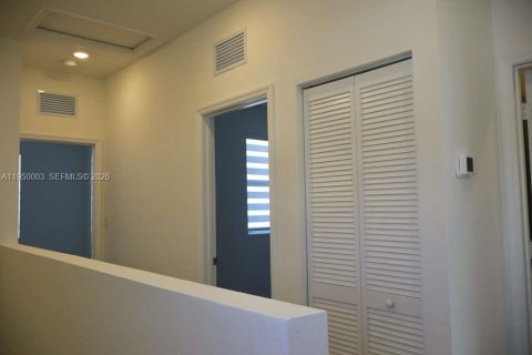 Townhouse in Homestead, Florida 3 bedrooms, 131.36 sq.m. № 2005845 - photo 14