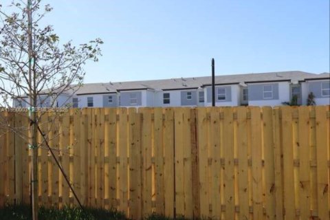 Townhouse in Homestead, Florida 3 bedrooms, 131.36 sq.m. № 2005845 - photo 22