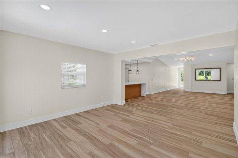 House in Wesley Chapel, Florida 4 bedrooms, 151.9 sq.m. № 1854417 - photo 12