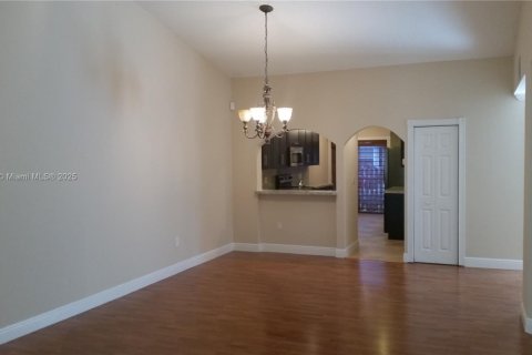 House in Davie, Florida 2 bedrooms, 124.86 sq.m. № 1952628 - photo 10