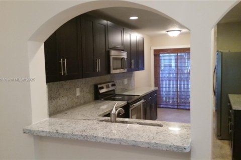 House in Davie, Florida 2 bedrooms, 124.86 sq.m. № 1952628 - photo 4