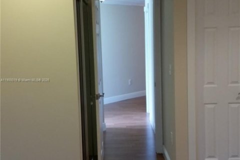 House in Davie, Florida 2 bedrooms, 124.86 sq.m. № 1952628 - photo 7