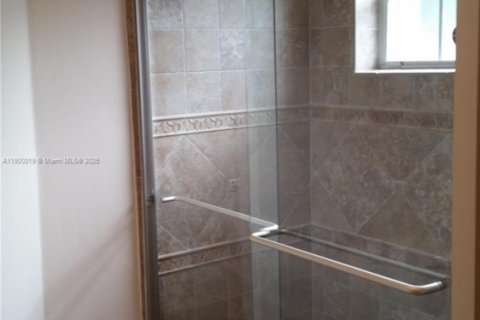 House in Davie, Florida 2 bedrooms, 124.86 sq.m. № 1952628 - photo 14