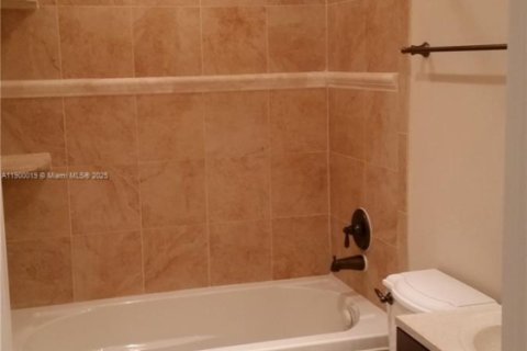 House in Davie, Florida 2 bedrooms, 124.86 sq.m. № 1952628 - photo 11