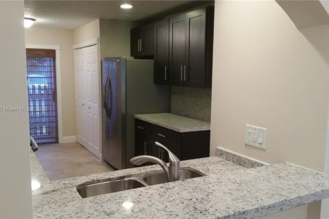 House in Davie, Florida 2 bedrooms, 124.86 sq.m. № 1952628 - photo 5