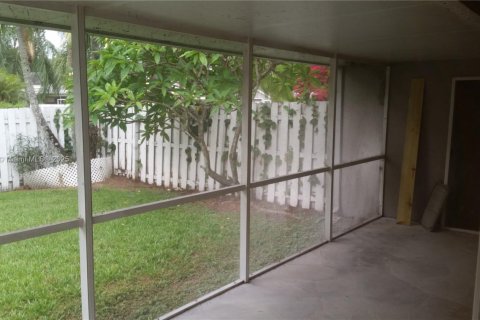 House in Davie, Florida 2 bedrooms, 124.86 sq.m. № 1952628 - photo 18