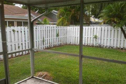 House in Davie, Florida 2 bedrooms, 124.86 sq.m. № 1952628 - photo 16