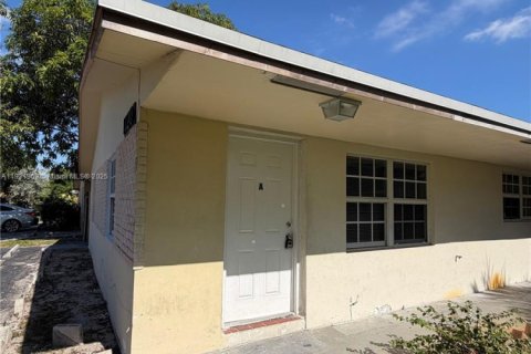 Villa ou maison à louer à Deerfield Beach, Floride: 2 chambres, 210.52 m2 № 1976039 - photo 1