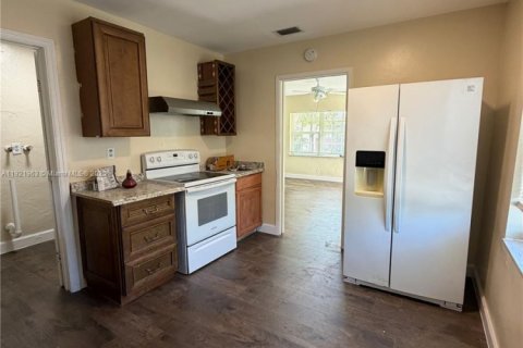 Villa ou maison à louer à Deerfield Beach, Floride: 2 chambres, 210.52 m2 № 1976039 - photo 2