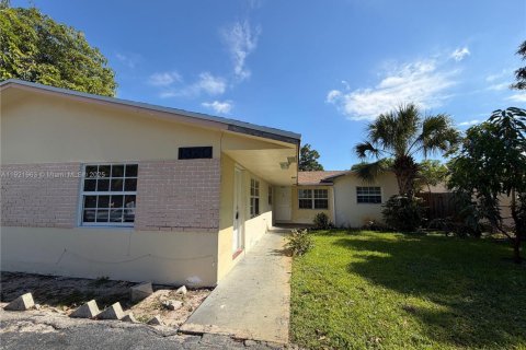 Villa ou maison à louer à Deerfield Beach, Floride: 2 chambres, 210.52 m2 № 1976039 - photo 9