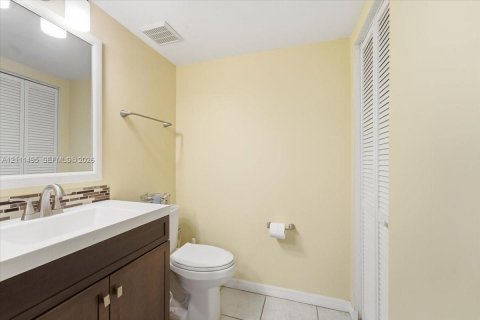 Townhouse in Sunrise, Florida 3 bedrooms, 128.58 sq.m. № 2432272 - photo 9