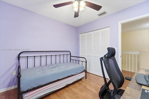 Townhouse in Sunrise, Florida 3 bedrooms, 128.58 sq.m. № 2432272 - photo 12