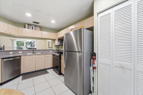 Townhouse in Sunrise, Florida 3 bedrooms, 128.58 sq.m. № 2432272 - photo 5