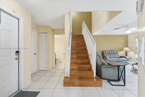 Townhouse in Sunrise, Florida 3 bedrooms, 128.58 sq.m. № 2432272 - photo 2