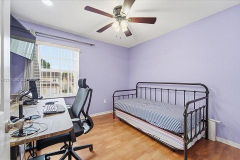 Townhouse in Sunrise, Florida 3 bedrooms, 128.58 sq.m. № 2432272 - photo 11