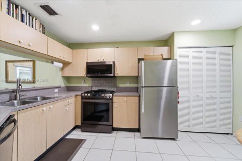Townhouse in Sunrise, Florida 3 bedrooms, 128.58 sq.m. № 2432272 - photo 6
