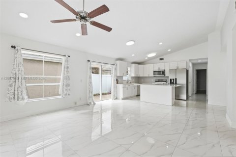 Casa en venta en Margate, Florida, 3 dormitorios, 111.02 m2 № 2363654 - foto 10