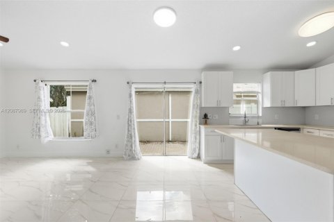 Casa en venta en Margate, Florida, 3 dormitorios, 111.02 m2 № 2363654 - foto 6