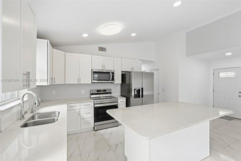 Casa en venta en Margate, Florida, 3 dormitorios, 111.02 m2 № 2363654 - foto 14