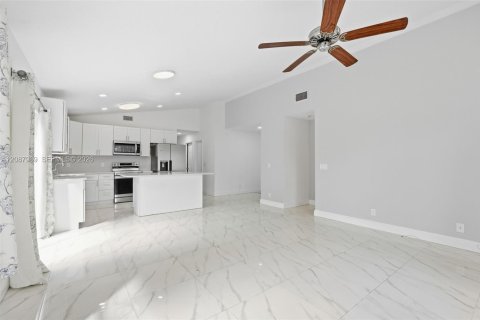 Casa en venta en Margate, Florida, 3 dormitorios, 111.02 m2 № 2363654 - foto 7