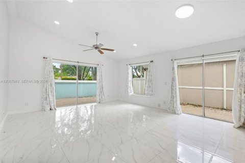 Casa en venta en Margate, Florida, 3 dormitorios, 111.02 m2 № 2363654 - foto 4