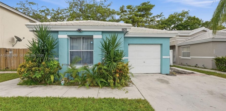 Casa en Margate, Florida 3 dormitorios, 111.02 m2 № 2363654