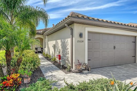 House in Bradenton, Florida 2 bedrooms, 144.65 sq.m. № 2395889