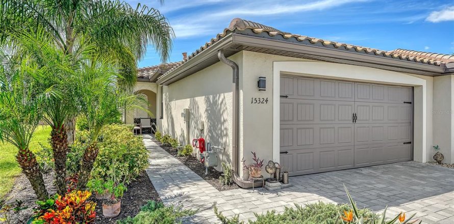 House in Bradenton, Florida 2 bedrooms, 144.65 sq.m. № 2395889