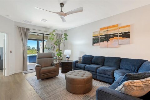 House in Bradenton, Florida 2 bedrooms, 144.65 sq.m. № 2395889 - photo 8