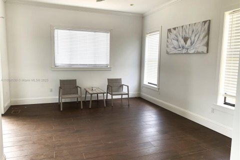 Купить коммерческую недвижимость в Майами, Флорида № 2034447 - фото 27