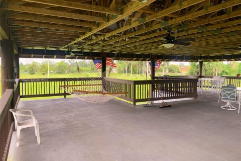 Купить коммерческую недвижимость в Майами, Флорида № 2034447 - фото 12