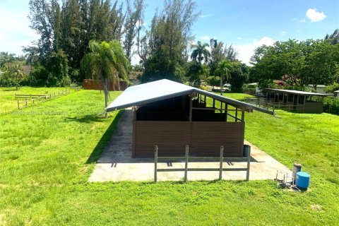 Купить коммерческую недвижимость в Майами, Флорида № 2034447 - фото 17