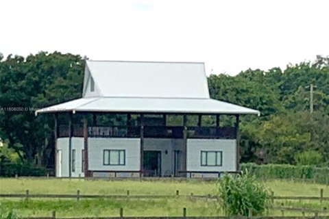 Купить коммерческую недвижимость в Майами, Флорида № 2034447 - фото 2