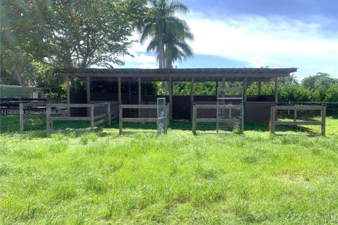 Купить коммерческую недвижимость в Майами, Флорида № 2034447 - фото 11